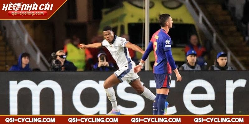 Barcelona hòa Inter 3-3, Lautaro Martinez chấn thương 1 Nhiệt huyết đỉnh cao của hai gã khổng lồ châu Âu